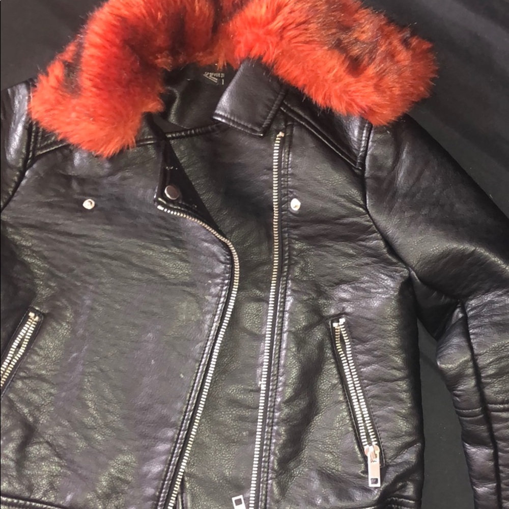 Heavy fashionable leather jacket w/ removable fur